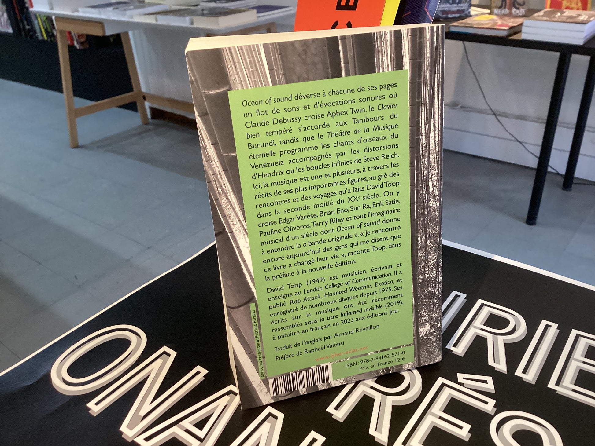 Ocean of sound: Ambient music, mondes imaginaires et voix de l'éther